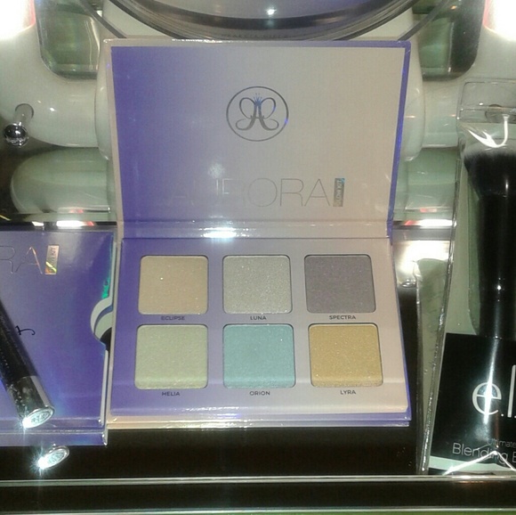 Anastasia Beverly Hills Other - Anastasia+2 free items!!